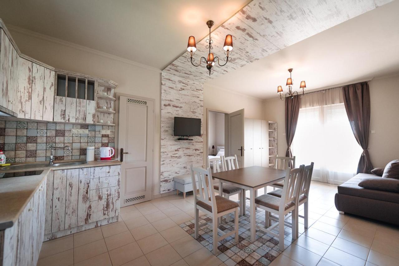 Aranyszarvas Panzio, Etterem Es Grillterasz Apartment Exterior foto