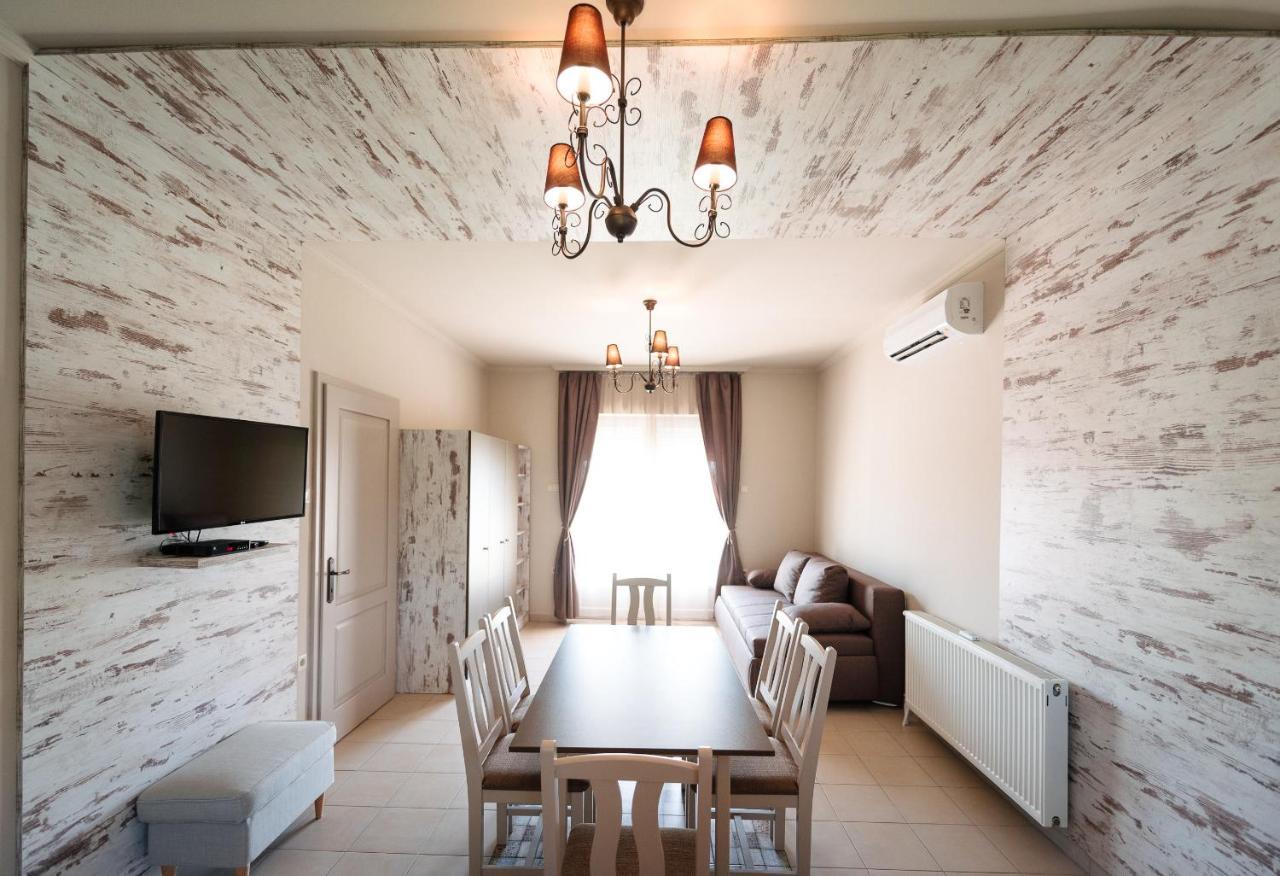 Aranyszarvas Panzio, Etterem Es Grillterasz Apartment Exterior foto