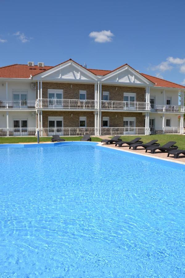 Aranyszarvas Panzio, Etterem Es Grillterasz Apartment Exterior foto