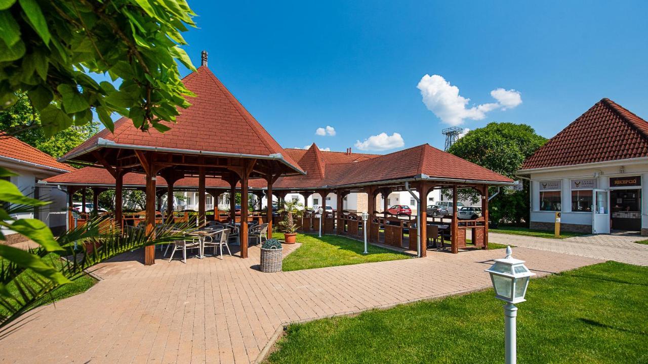 Aranyszarvas Panzio, Etterem Es Grillterasz Apartment Exterior foto