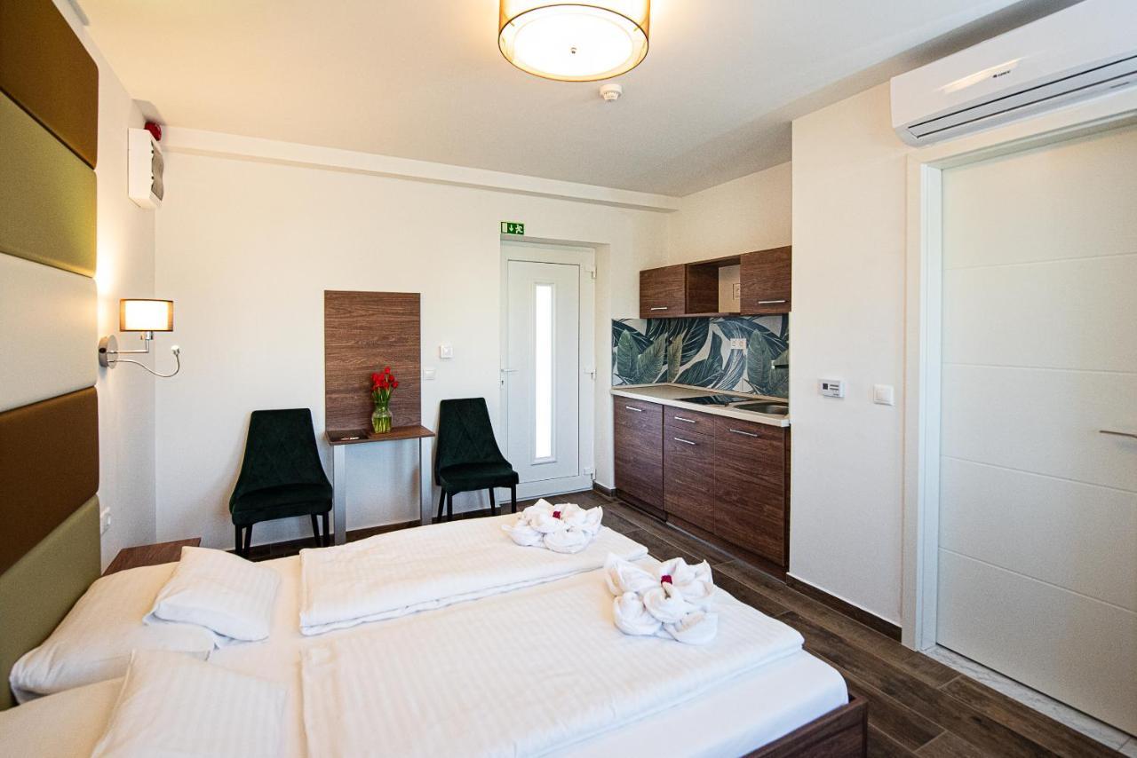 Aranyszarvas Panzio, Etterem Es Grillterasz Apartment Exterior foto