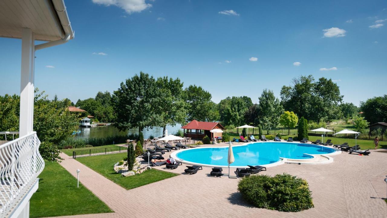 Aranyszarvas Panzio, Etterem Es Grillterasz Apartment Exterior foto