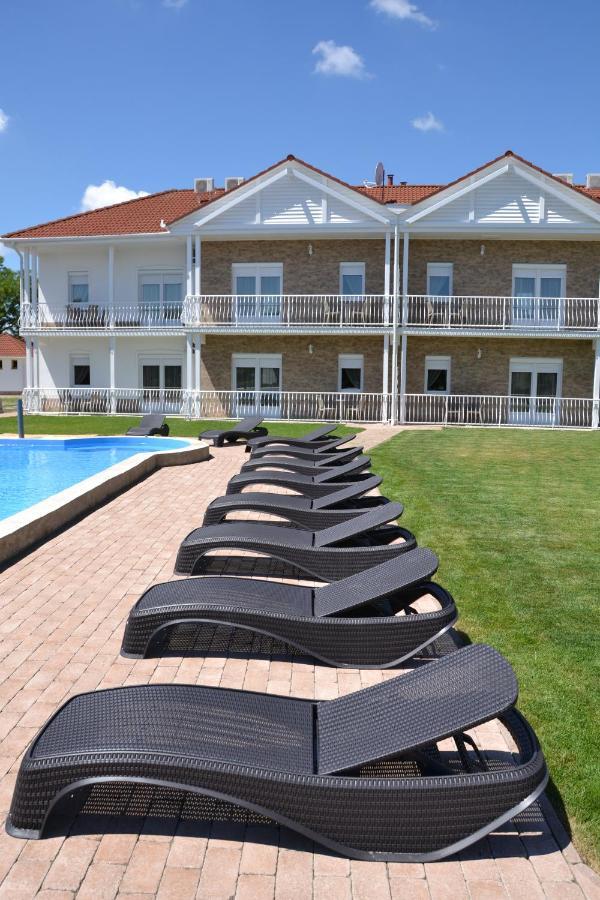 Aranyszarvas Panzio, Etterem Es Grillterasz Apartment Exterior foto
