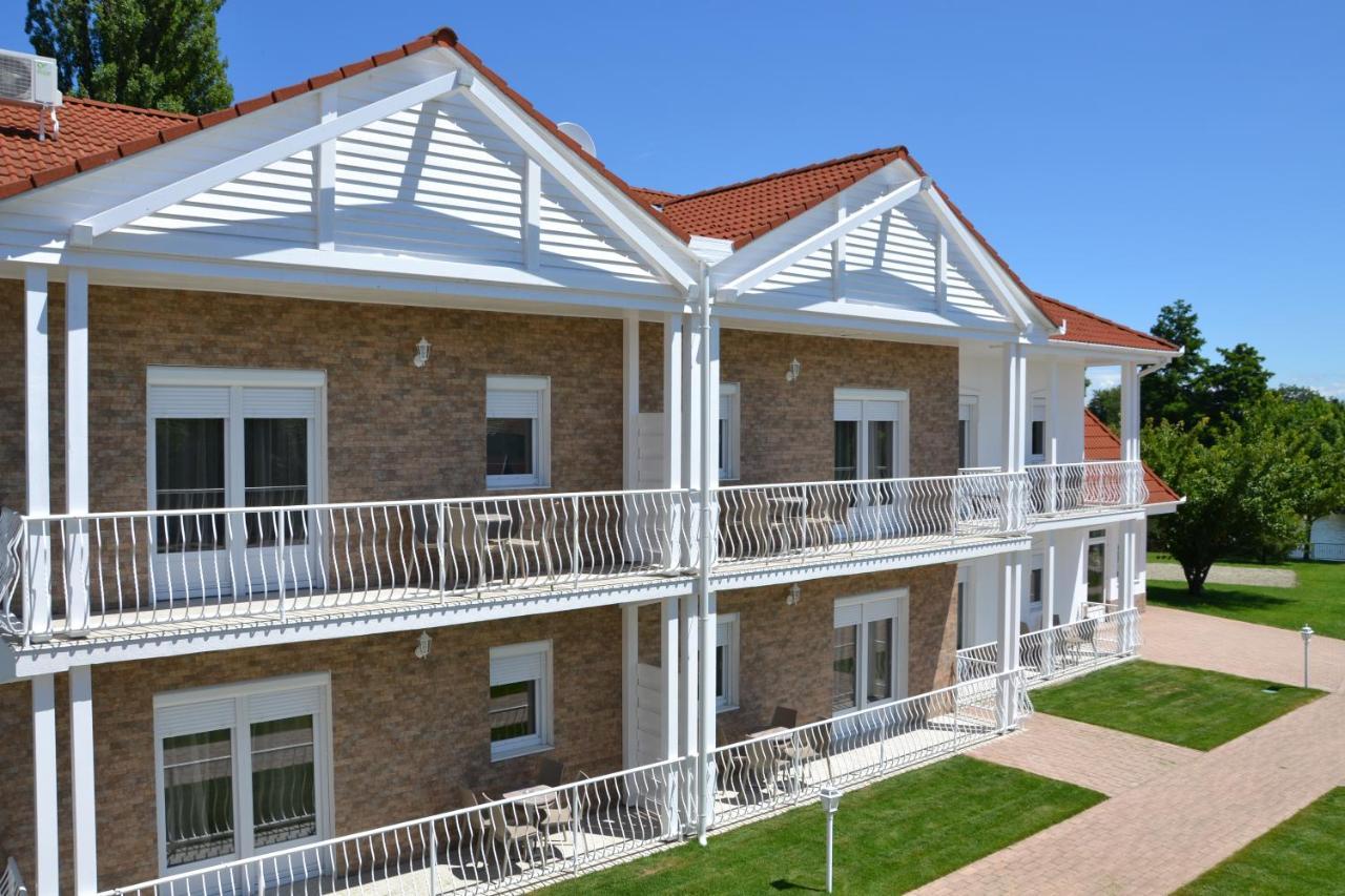 Aranyszarvas Panzio, Etterem Es Grillterasz Apartment Exterior foto